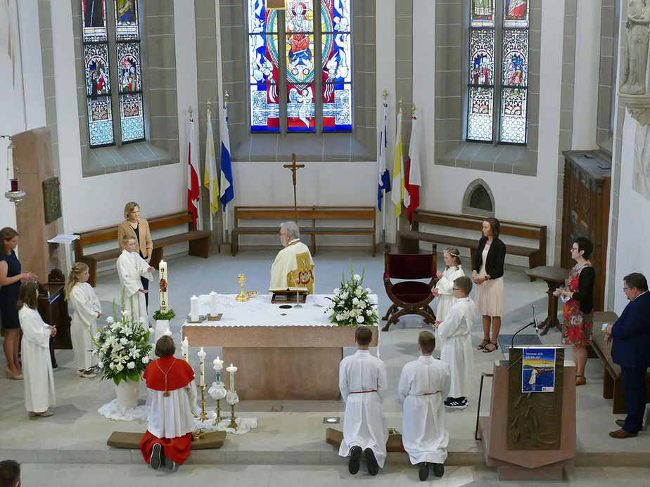 Feier der 1. Heiligen Kommunion in Sankt Crescentius (Foto: Karl-Franz Thiede)